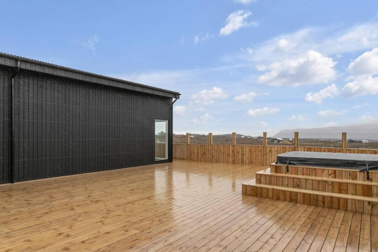 Luxury Log Home With A Hot Tub Selfoss Buitenkant foto