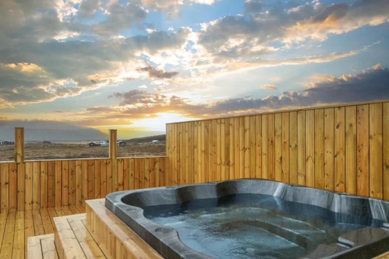 Luxury Log Home With A Hot Tub Selfoss Buitenkant foto