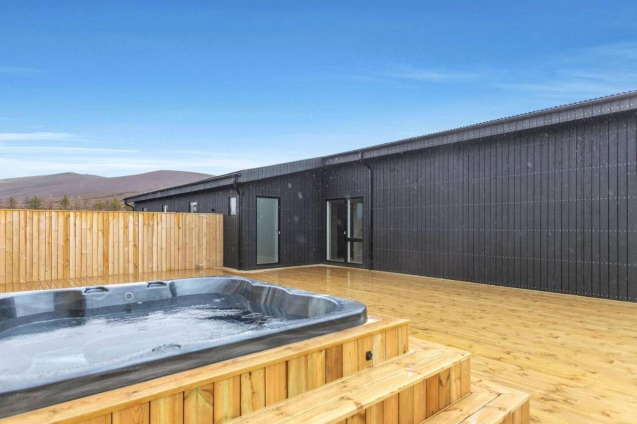 Luxury Log Home With A Hot Tub Selfoss Buitenkant foto