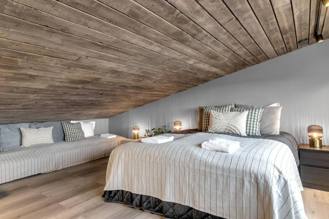 Luxury Log Home With A Hot Tub Selfoss Buitenkant foto