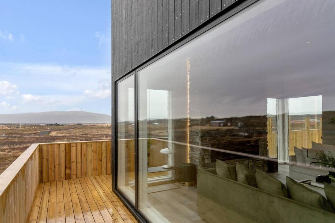 Luxury Log Home With A Hot Tub Selfoss Buitenkant foto
