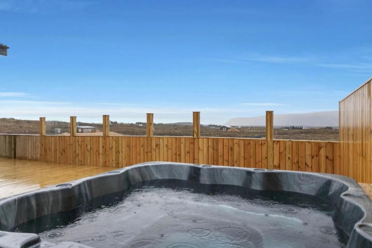 Luxury Log Home With A Hot Tub Selfoss Buitenkant foto