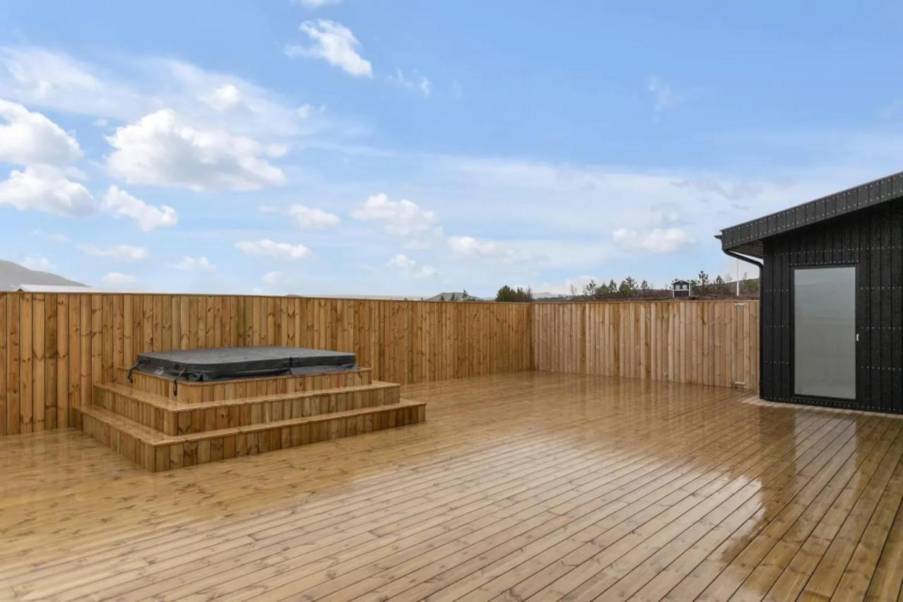 Luxury Log Home With A Hot Tub Selfoss Buitenkant foto