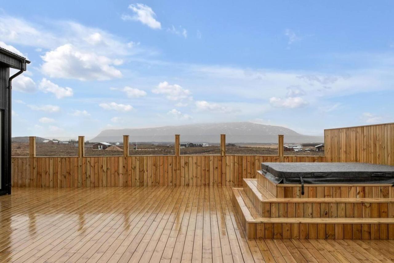 Luxury Log Home With A Hot Tub Selfoss Buitenkant foto